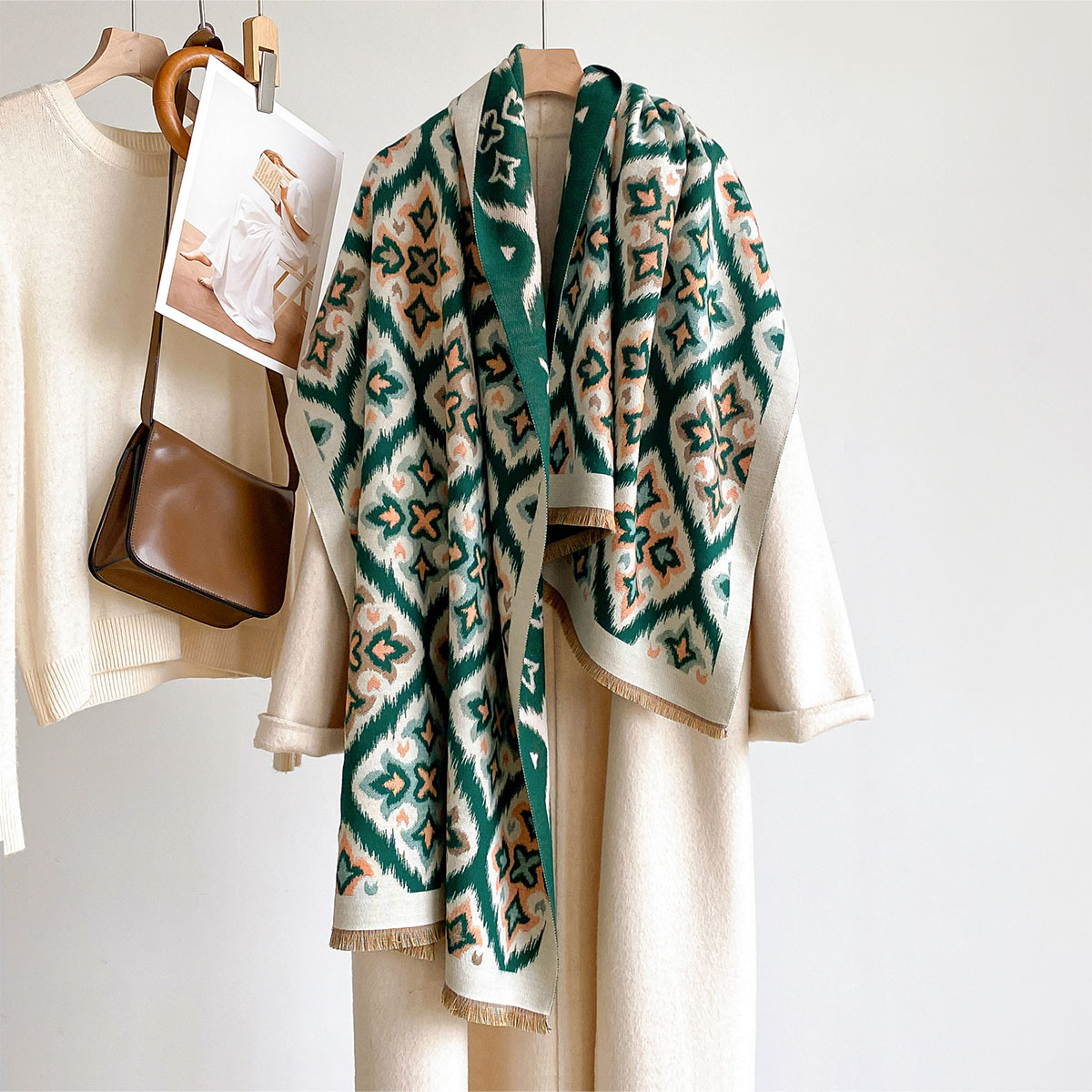 Woven Scarf Blanket - ผ้าพันคอผู้หญิงแบบสองด้าน ลายดอกไม้ ผ้าคลุมไหล่หนานุ่ม อุ่นสบาย สไตล์วินเทจ สำหรับฤดูหนาว